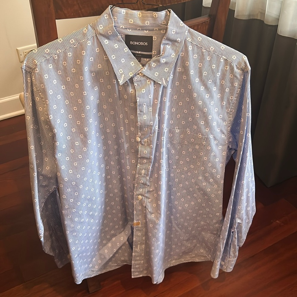 Size  XL men’s long sleeve buttons down.